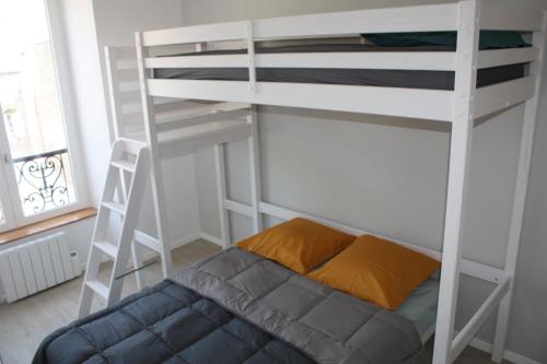 Katil dua tingkat atau katil-katil dua tingkat dalam bilik di L'ALBATROS