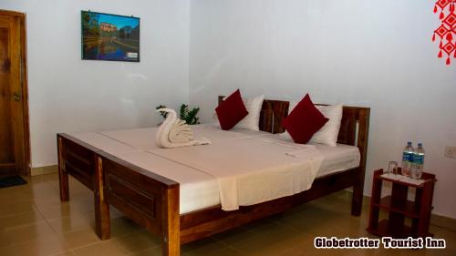 Postel nebo postele na pokoji v ubytování Globetrotter Tourist Inn