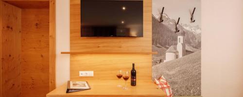 TV a/nebo společenská místnost v ubytování Landgasthof Adler