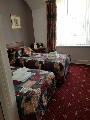 Łóżko lub łóżka w pokoju w obiekcie Karden House