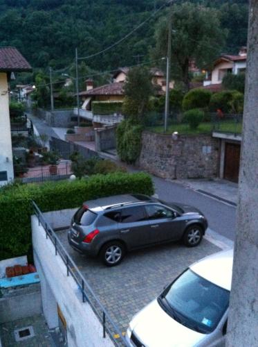 a black car parked next to a white car at Casa Lidia in Ossuccio