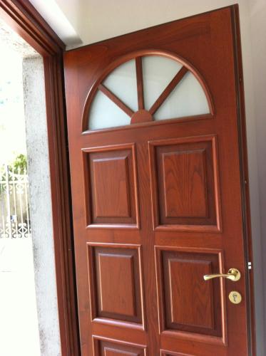 a wooden door with a round window at Casa Lidia in Ossuccio