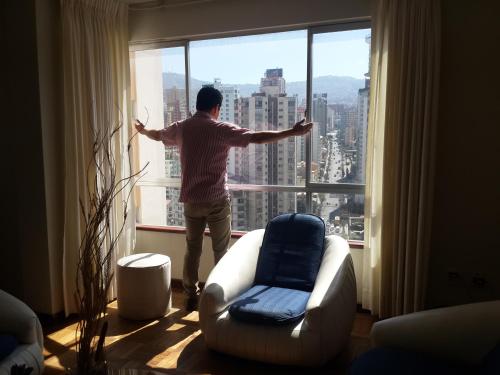 APARTAMENTO PRIVADO Piso 20a, CENTRICO, CERCA EMBAJADA USA, TELEFERICOS, MALLS, VISTAS 360, SOLEADO, ZONA SEGURA, CONCIERTOS
