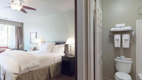 a hotel room with a bed and a toilet at Flanigan`s Resort and Spa in Springdale