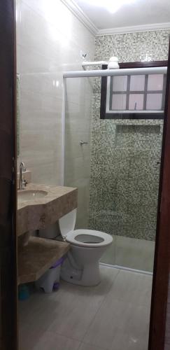 Vonios kambarys apgyvendinimo įstaigoje Kitnet em Ubatuba