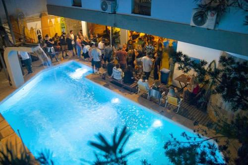 Gallery image of Curvão Surf House in Guarujá