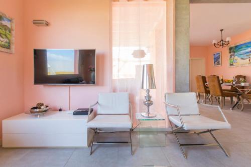 Villa Bella Lucia 3. Piscina Climatizada, WiFi, BBQ.