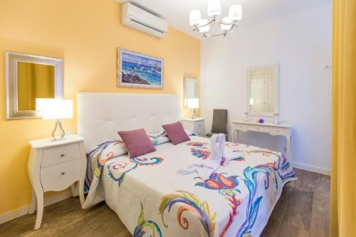 Posteľ alebo postele v izbe v ubytovaní Villa Bella Lucia 3. Piscina Climatizada, WiFi, BBQ.