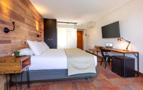 Een bed of bedden in een kamer bij Hotel Piedra Verde