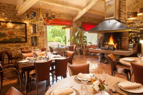 Photo de la galerie de l'établissement La Campagne St Lazare - Restaurant Chambres d'Hôtes Piscine & SPA, à Forcalquier