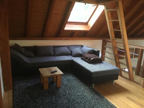 Ruang duduk di Steinbacher Itzbachhütte