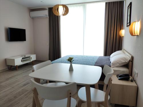 a small living room with a white table and chairs at Green Line in Mtsvane Kontskhi