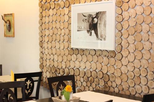 a dining room with a picture of a horse on a wall at Hotel Ratsstuben in Lindau