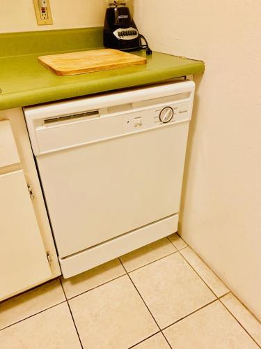 Η κουζίνα ή μικρή κουζίνα στο Casas Adobes condo