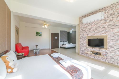Una televisión o centro de entretenimiento en Amalfi Homestay