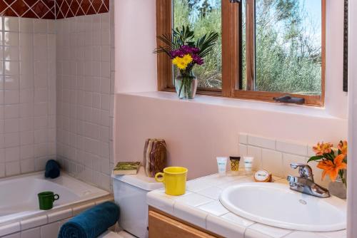 Koupelna v ubytování Bobcat Inn