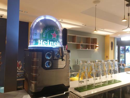 Dapur atau dapur kecil di Panam Hotel PARIS GAMBETTA- Place Gambetta-Mairie du 20 emme