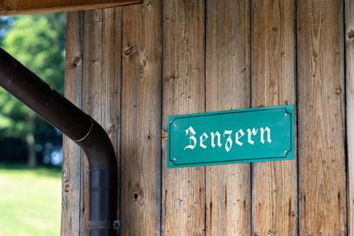 Certifikát, hodnocení, plakát nebo jiný dokument vystavený v ubytování Hof Zenzern