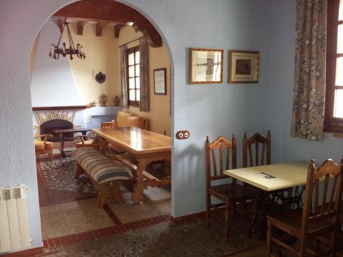 a dining room with a table and a table and chairs at Hotel La Parra in Aliaga