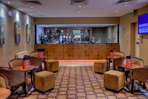 Lounge o bar area sa The Stuart Hotel, Sure Hotel Collection by Best Western