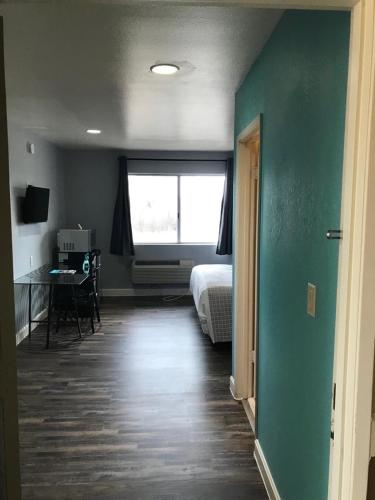 Ένα ή περισσότερα κρεβάτια σε δωμάτιο στο Valued Stay Madison