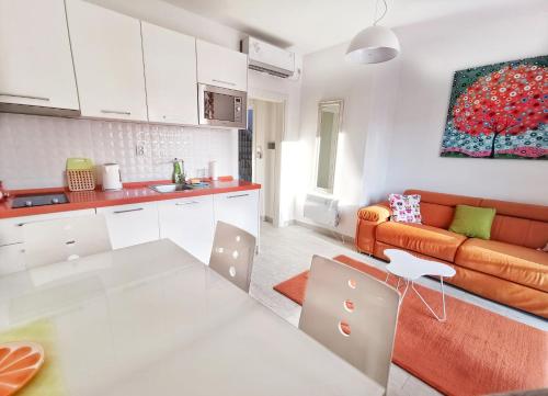 A kitchen or kitchenette at Apartments Villa Vera