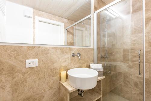 Elegant Fornasa Vecia, canal view with a beautiful garden R&R photo 9