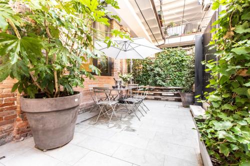Elegant Fornasa Vecia, canal view with a beautiful garden R&R photo 7