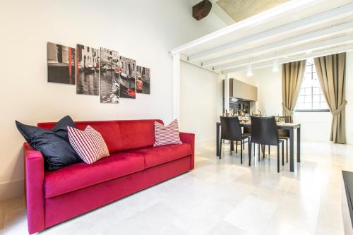 Elegant Fornasa Vecia, canal view with a beautiful garden R&R photo 5