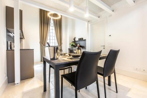 Elegant Fornasa Vecia, canal view with a beautiful garden R&R photo 27