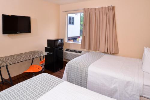 Ένα ή περισσότερα κρεβάτια σε δωμάτιο στο Valued Stay Madison