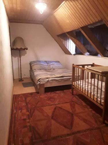 Postel nebo postele na pokoji v ubytování Tunnel Family Apartmanház Pécs