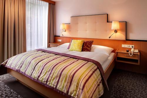 a bedroom with a large bed in a hotel room at Strandhotel Alte Donau in Vienna