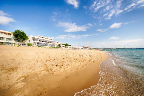 Galería fotográfica de AluaSun Helios Beach - All Inclusive en Obzor