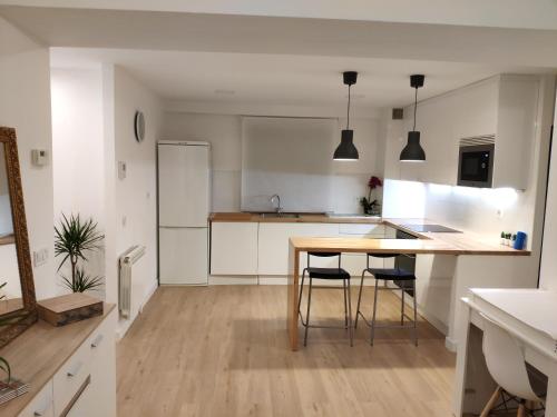Η κουζίνα ή μικρή κουζίνα στο Apartamento LOS VEGA- parking privado