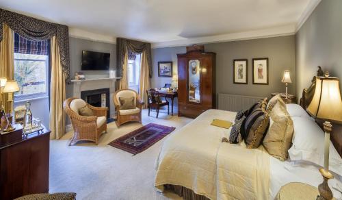 a bedroom with a bed and a living room at The Traddock in Austwick