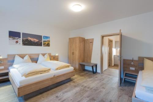Postel nebo postele na pokoji v ubytování Ferienwohnungen Appartementhaus Hohe Tauern