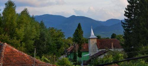Pemandangan gunung umum atau pemandangan gunung yang diambil dari rumah tamu ini