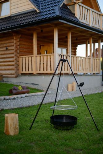 a swing in the grass in front of a cabin at HRYCÓWKA Domki z Widokiem in Grywałd