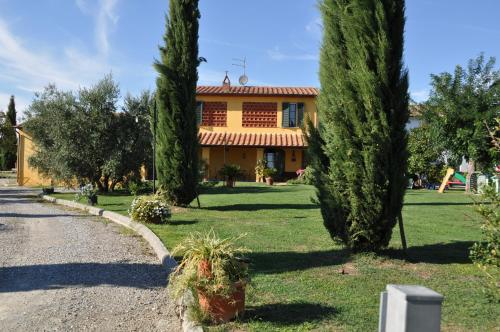 a house with trees in front of a yard at Agriturismo Tori 2 in Montecarlo