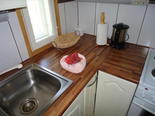 Η κουζίνα ή μικρή κουζίνα στο Yyterin Villa Pyrylä