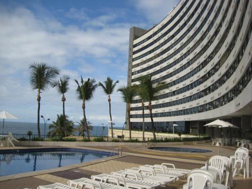 Swimming pool sa o malapit sa Apartamento no Ondina Apart Hotel