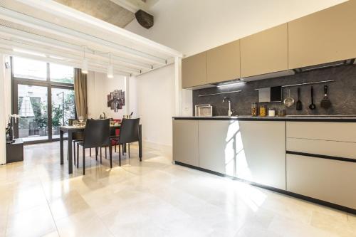 Elegant Fornasa Vecia, canal view with a beautiful garden R&R photo 17