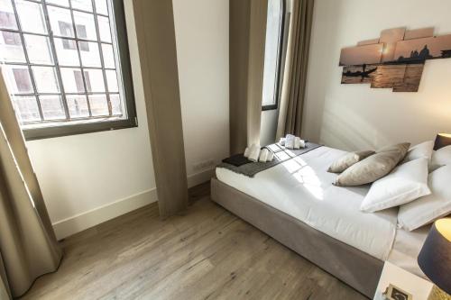 Elegant Fornasa Vecia, canal view with a beautiful garden R&R photo 19