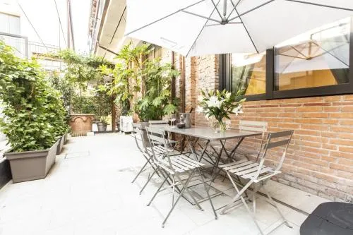Elegant Fornasa Vecia, canal view with a beautiful garden R&R photo 1