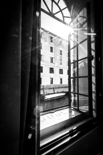 Elegant Fornasa Vecia, canal view with a beautiful garden R&R photo 15