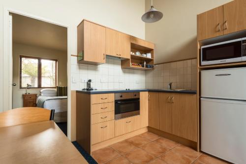 
A kitchen or kitchenette at Glenfern Villas
