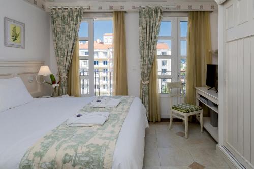 Un pat sau paturi într-o cameră la IL Campanario Villaggio Resort