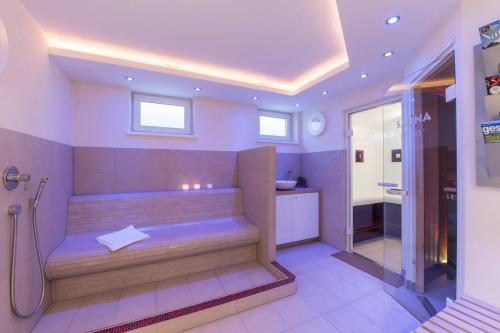 a large bathroom with a tub and a shower at Pension Angelika in Pettneu am Arlberg