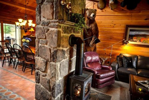 Χώρος καθιστικού στο Colgate Lake Lodge
